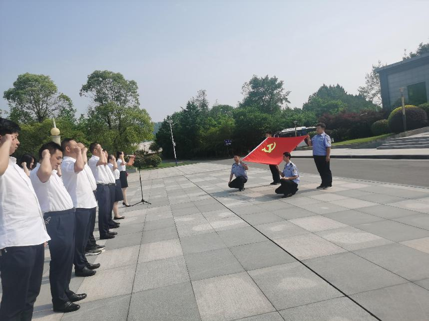 走進(jìn)廉政教育基地，以案為鑒警鐘長(zhǎng)鳴